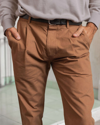 Organic Cotton Alta Pleated Trousers / Redwood Brown